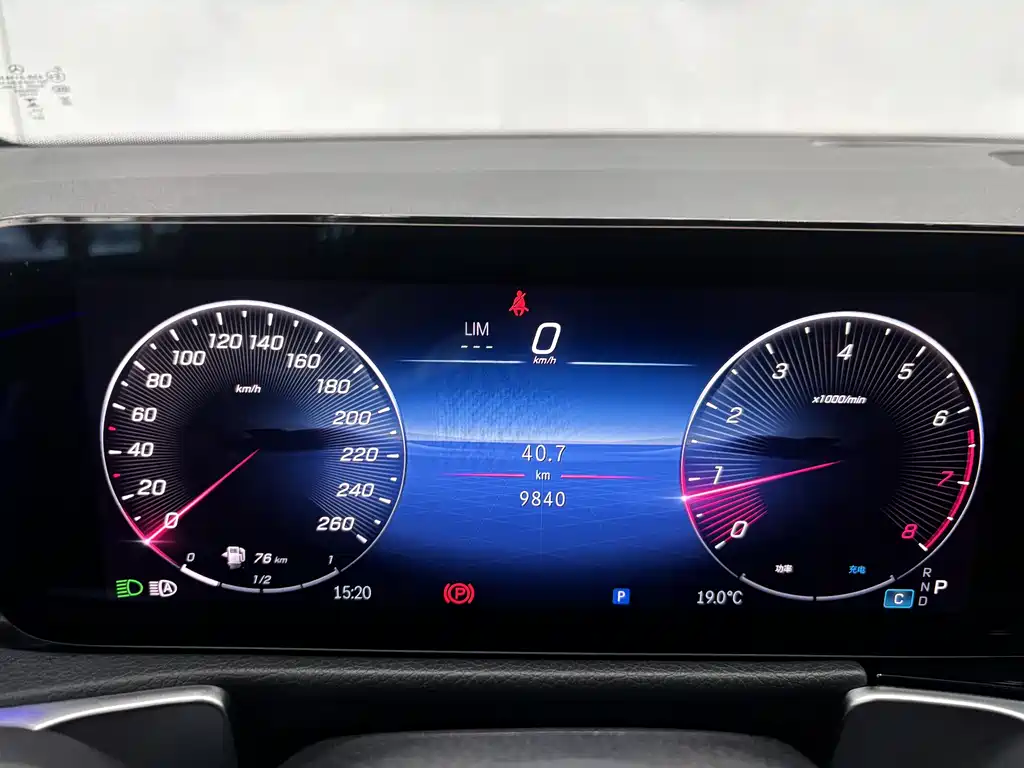 Mercedes-Benz GLB 2025 — фото 17