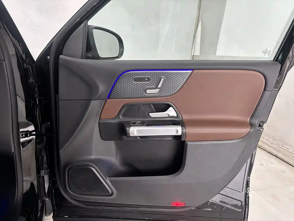 Mercedes-Benz GLB 2025 — фото 25