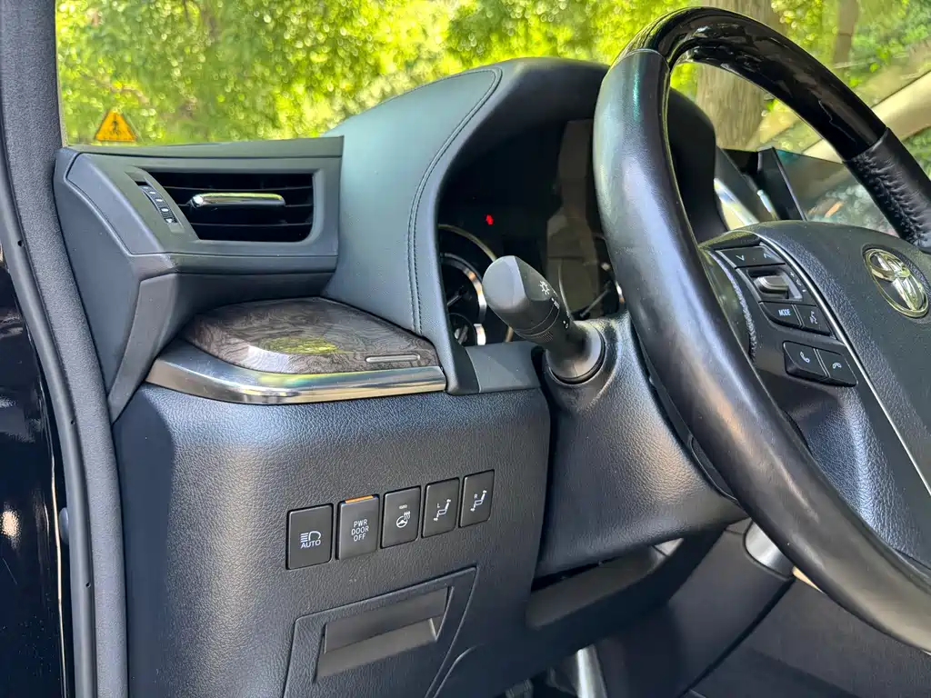 Toyota Vellfire 2021 — фото 9