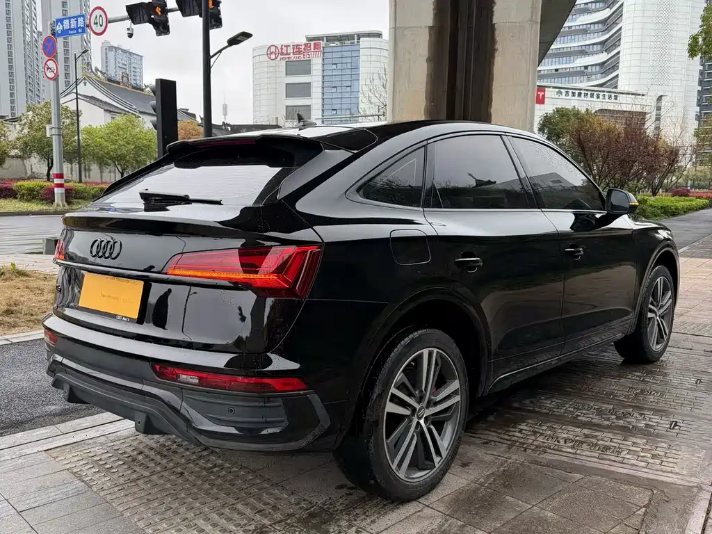 Audi Q5L Sportback 2021 — фото 8