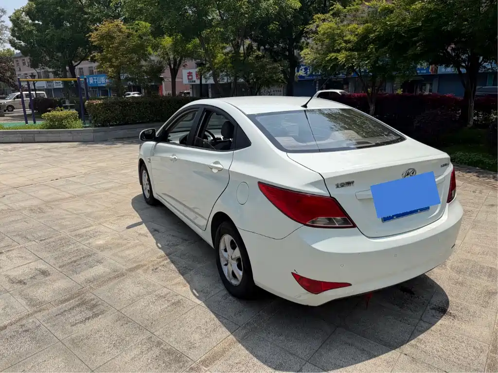 Hyundai Verna 2014 — фото 12
