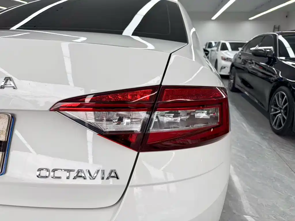 Skoda Octavia 2022 — фото 20