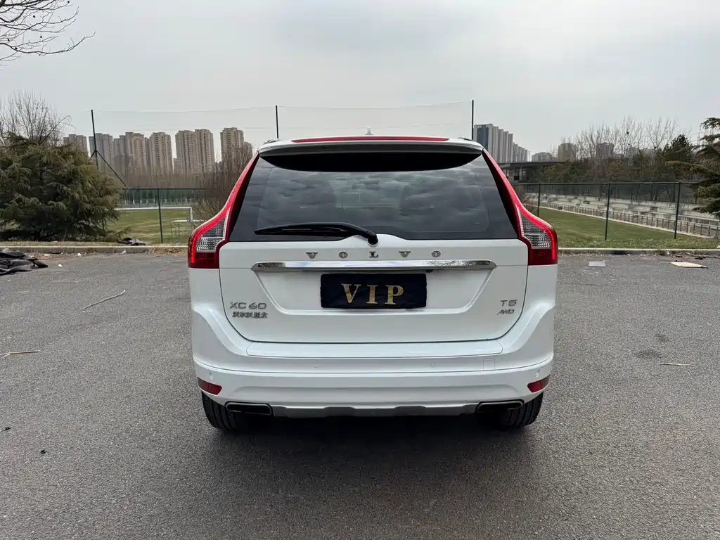 Volvo XC60 2017 — фото 23