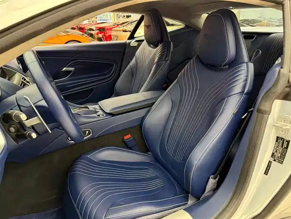 Aston Martin DB11 2019