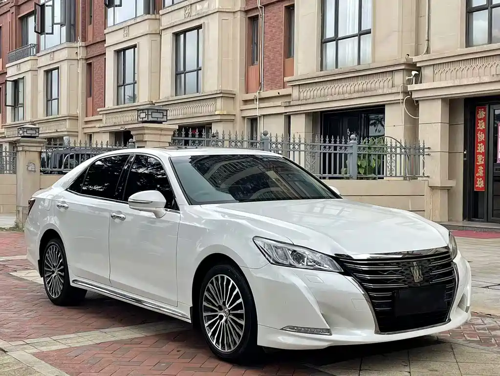 Toyota Crown 2019 — фото 3