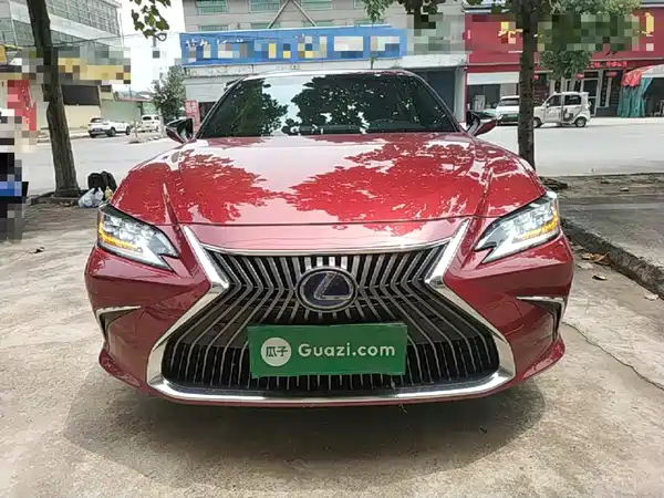 Lexus ES 2020