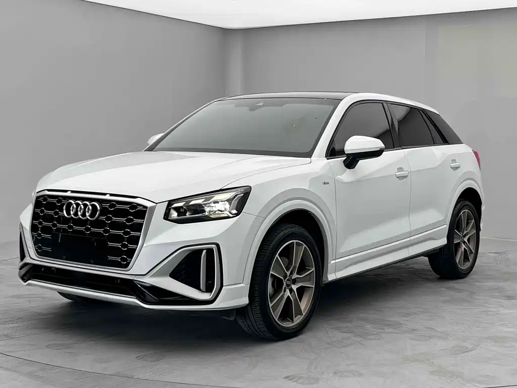 Audi Q2L 2022 — фото 1