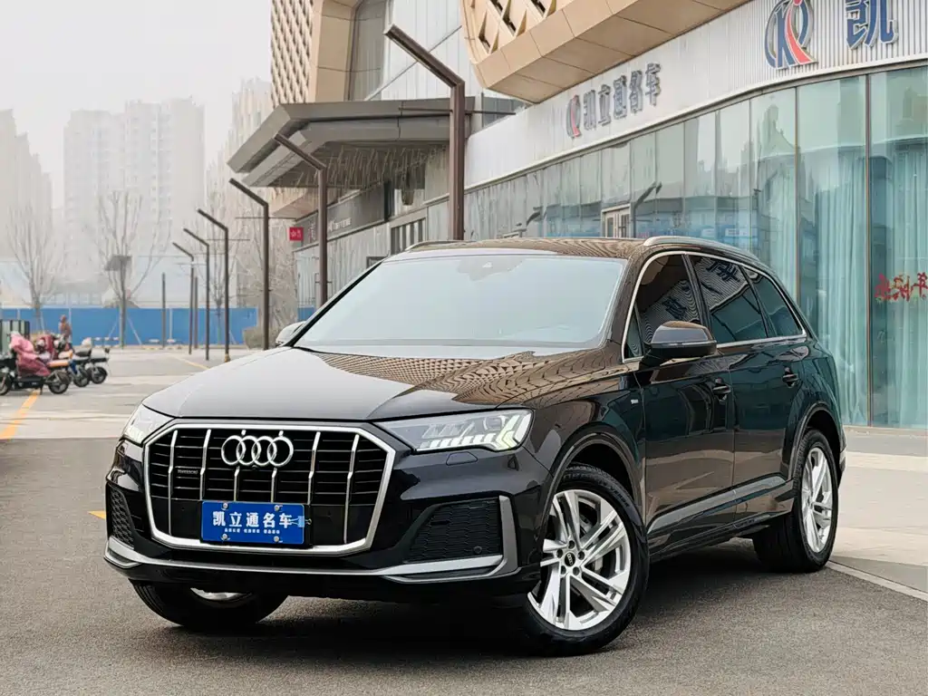Audi Q7 2021 — фото 1