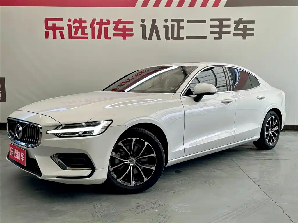 Volvo S60 2022 — фото 1