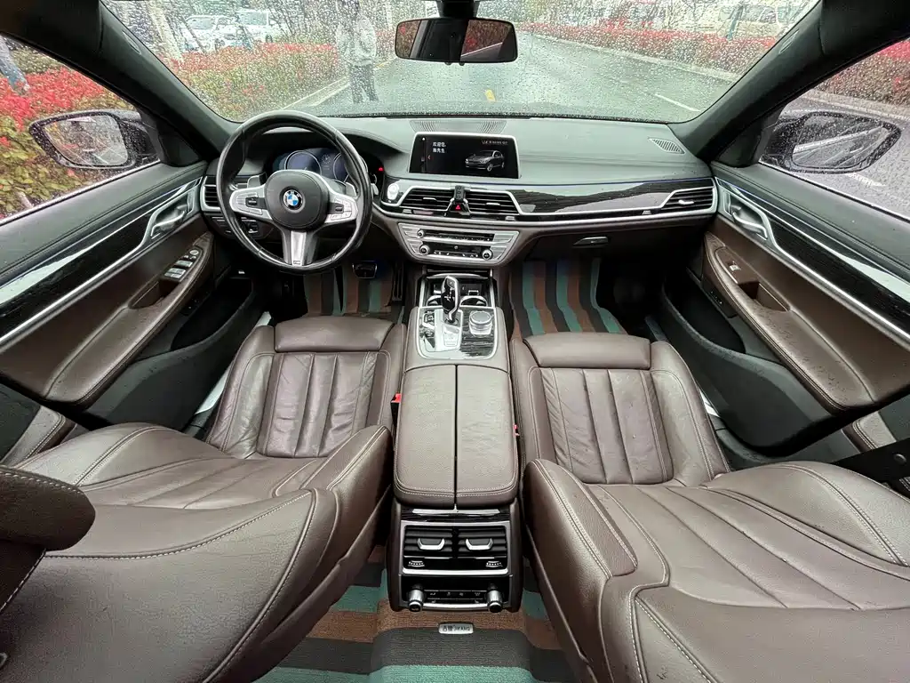 BMW 7 Series 2018 — фото 13