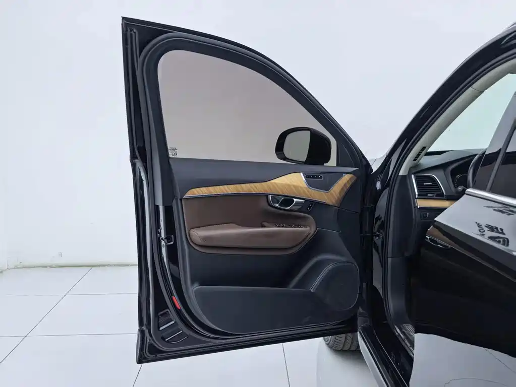 Volvo XC90 2020 — фото 26