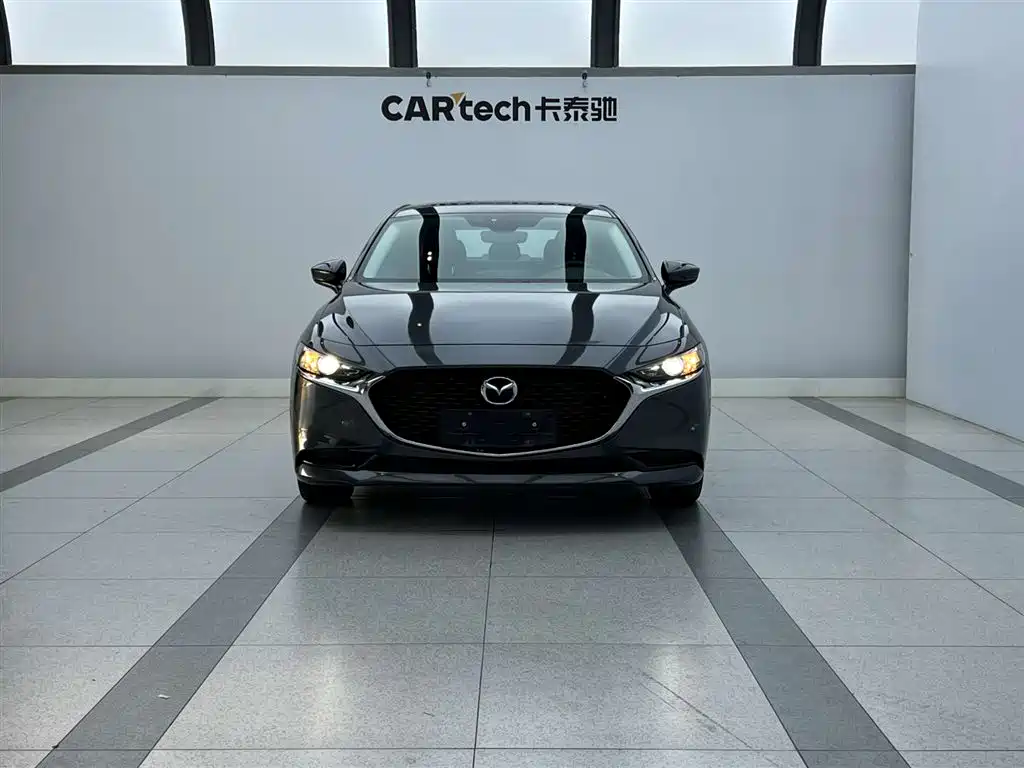 Mazda 3 Axela 2022 — фото 2