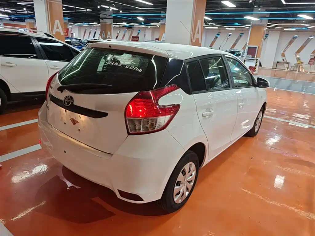 Toyota Yaris L 2015 — фото 7