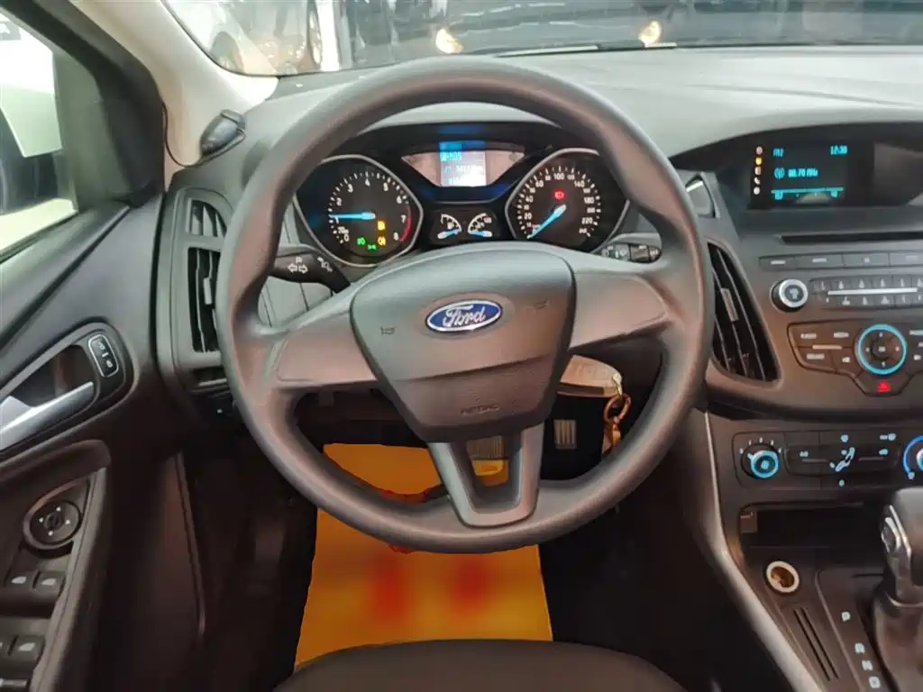 Ford Focus 2016 — фото 11