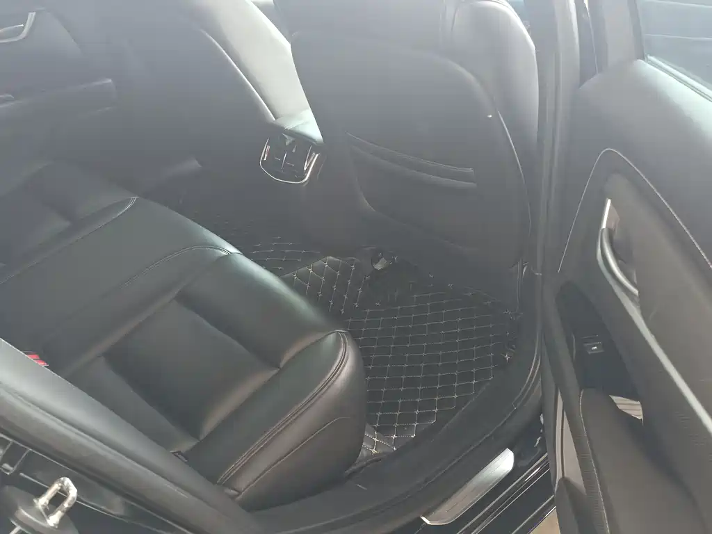 Cadillac XTS 2018 — фото 10