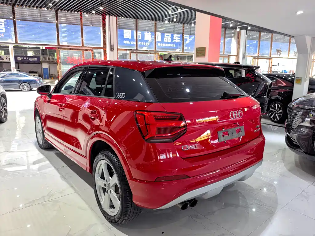 Audi Q2L 2019