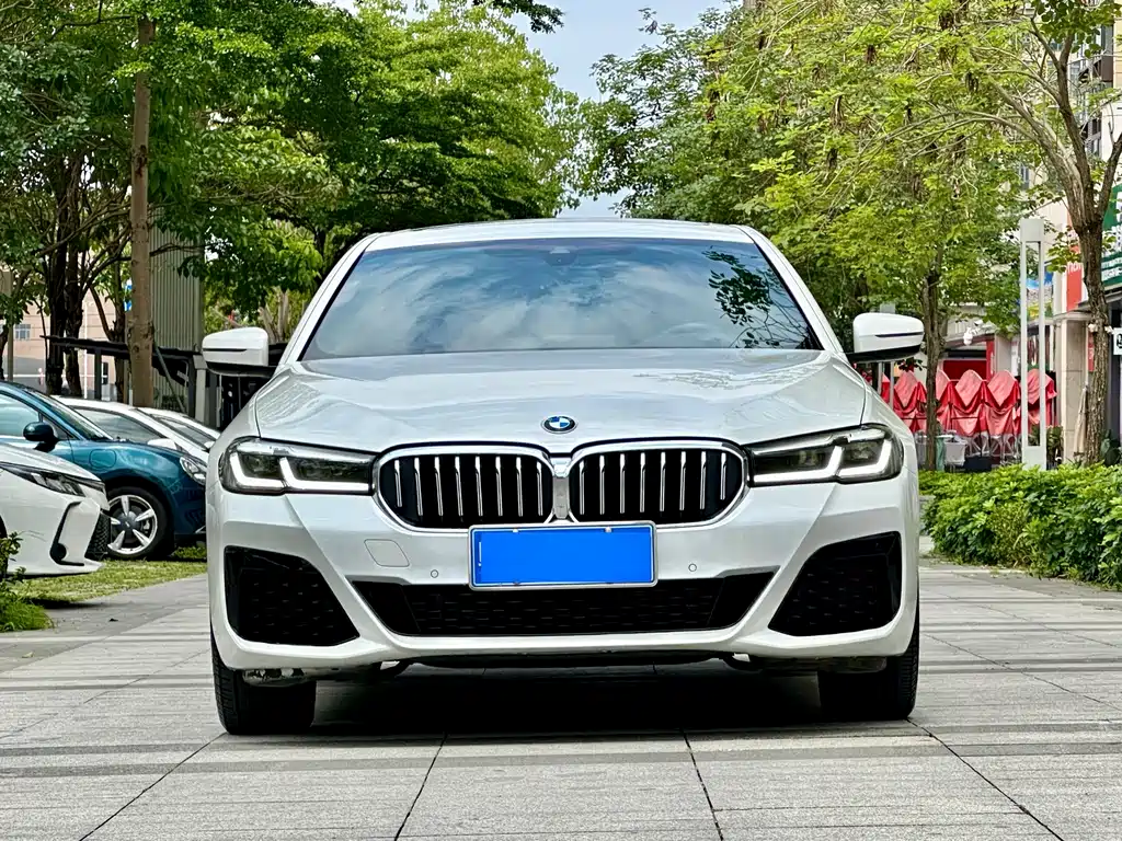 BMW 5 Series 2024 — фото 2