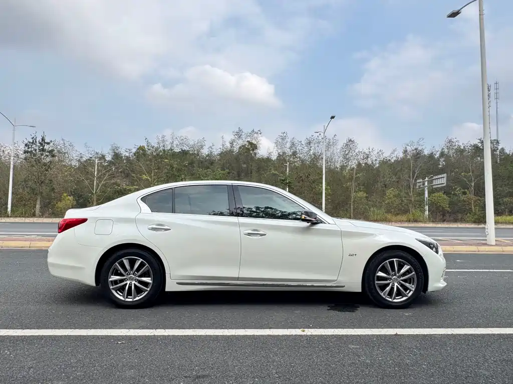 Infiniti Q50L 2017 — фото 13