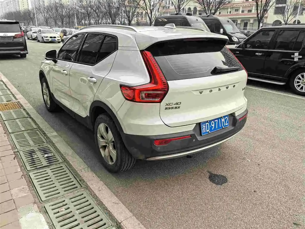 Volvo XC40 2022 — фото 4