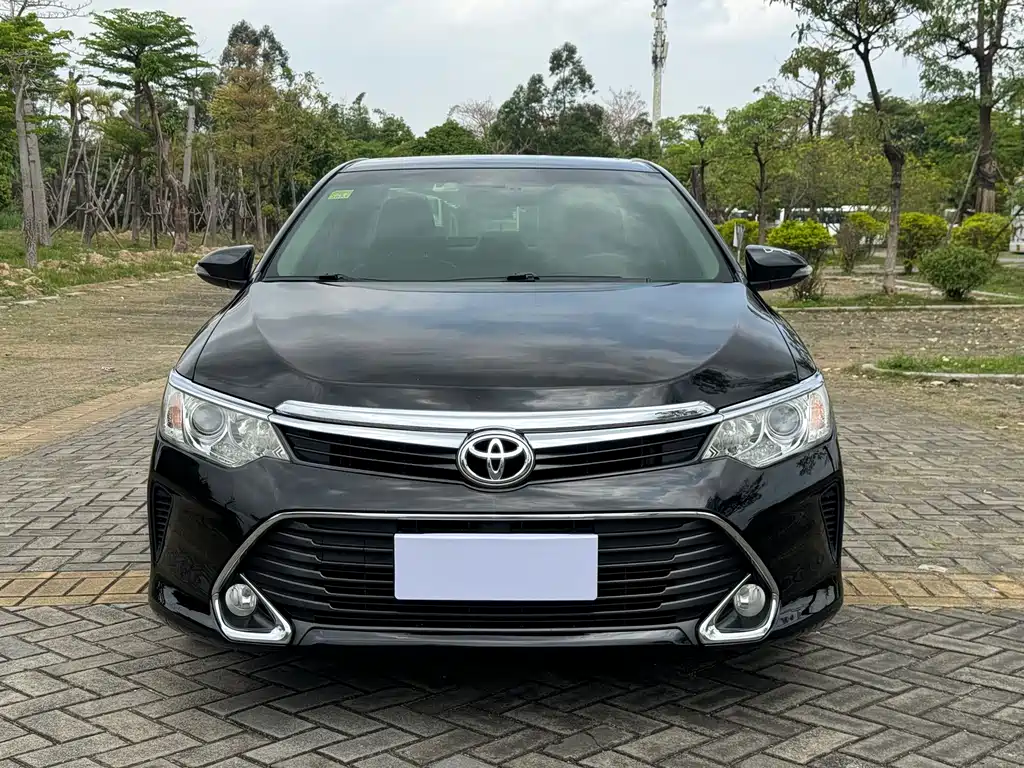 Toyota Camry 2017 — фото 2