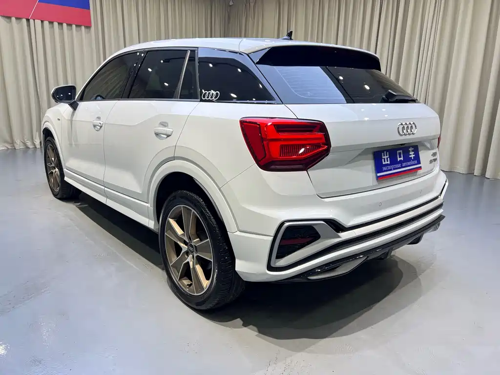 Audi Q2L 2022 — фото 4