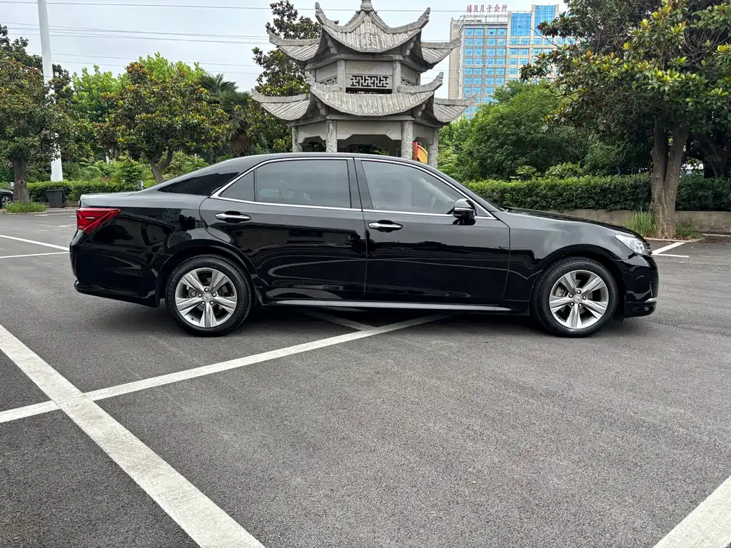 Toyota Crown 2016 — фото 4