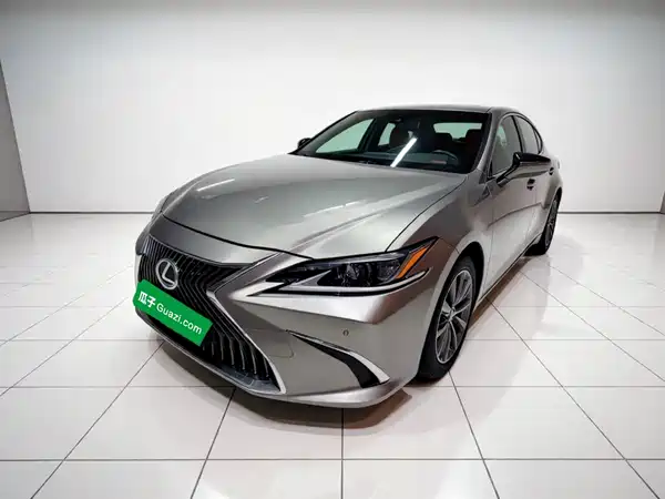 Lexus ES 2019