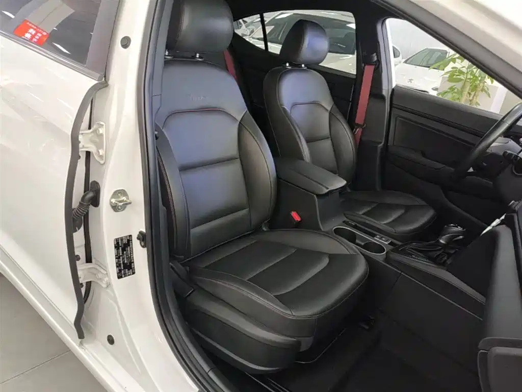 Hyundai Elantra 2019 — фото 25
