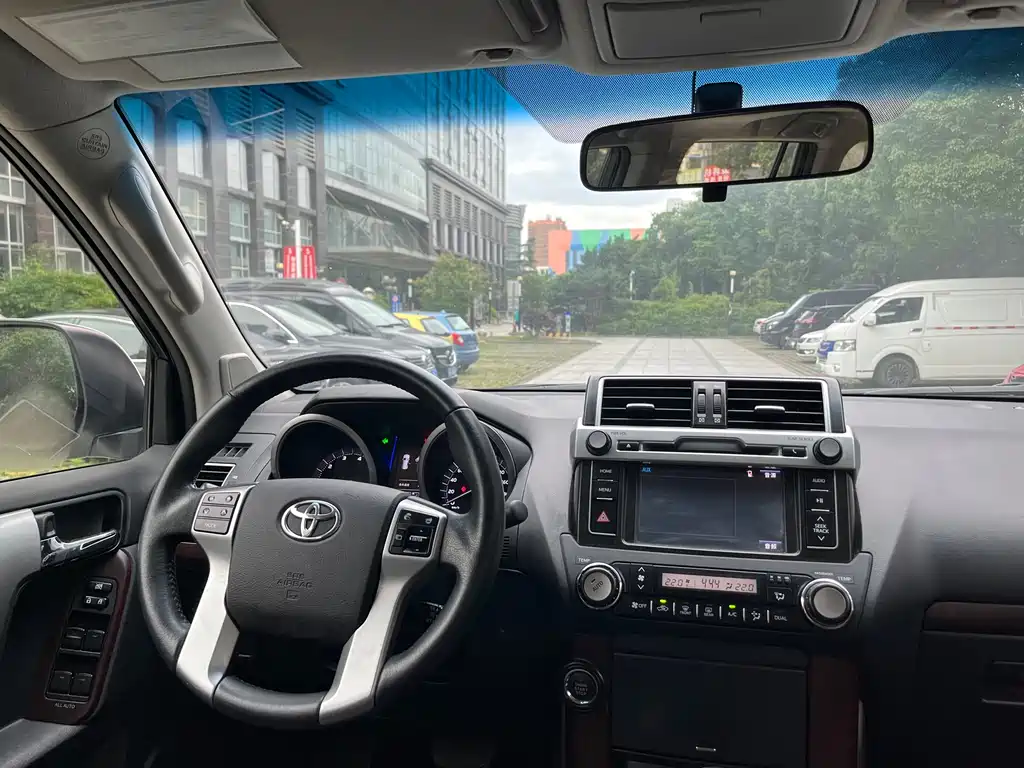 Toyota Prado 2015 — фото 6