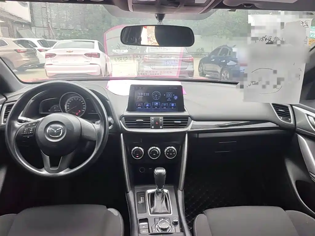 Mazda CX-4 2017 — фото 10