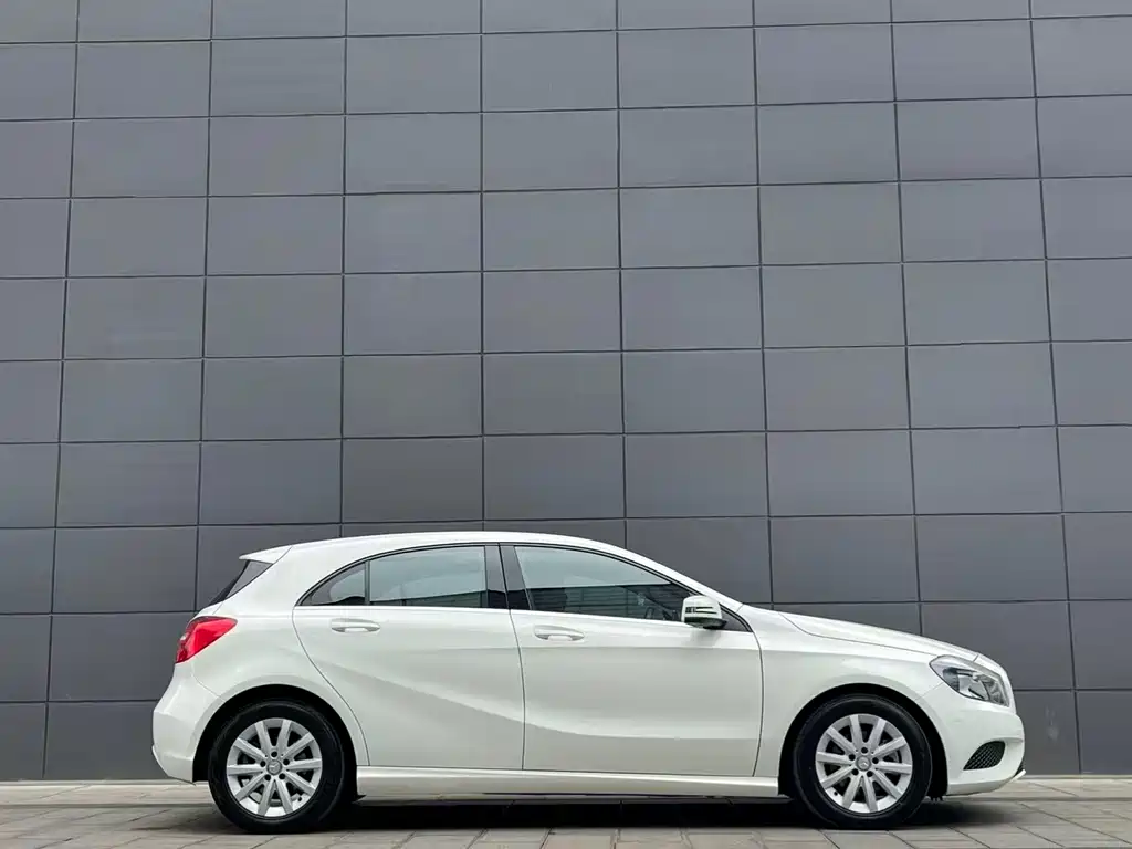 Mercedes-Benz A-Class 2014 — фото 4