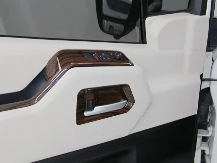 Toyota Hiace 2021 — фото 31