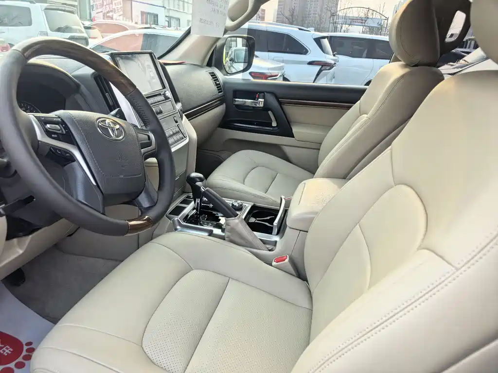 Toyota Land Cruiser 2018 — фото 19
