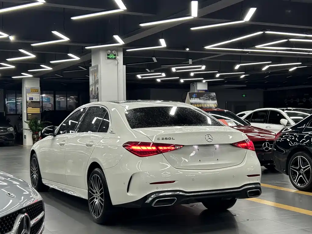 Mercedes-Benz C-Class 2024