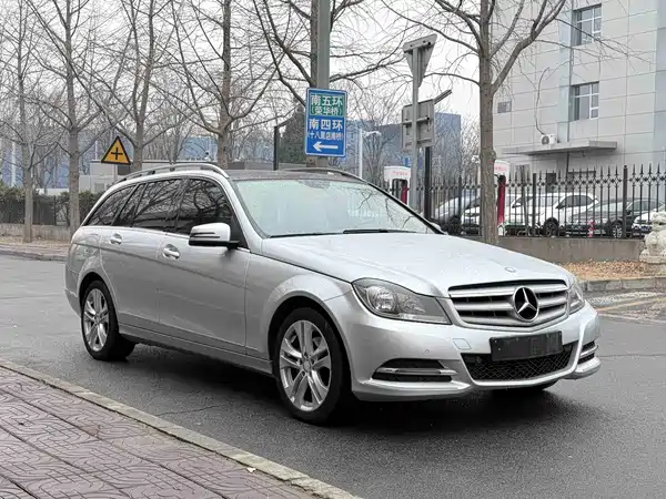 Mercedes-Benz C-Class 2011