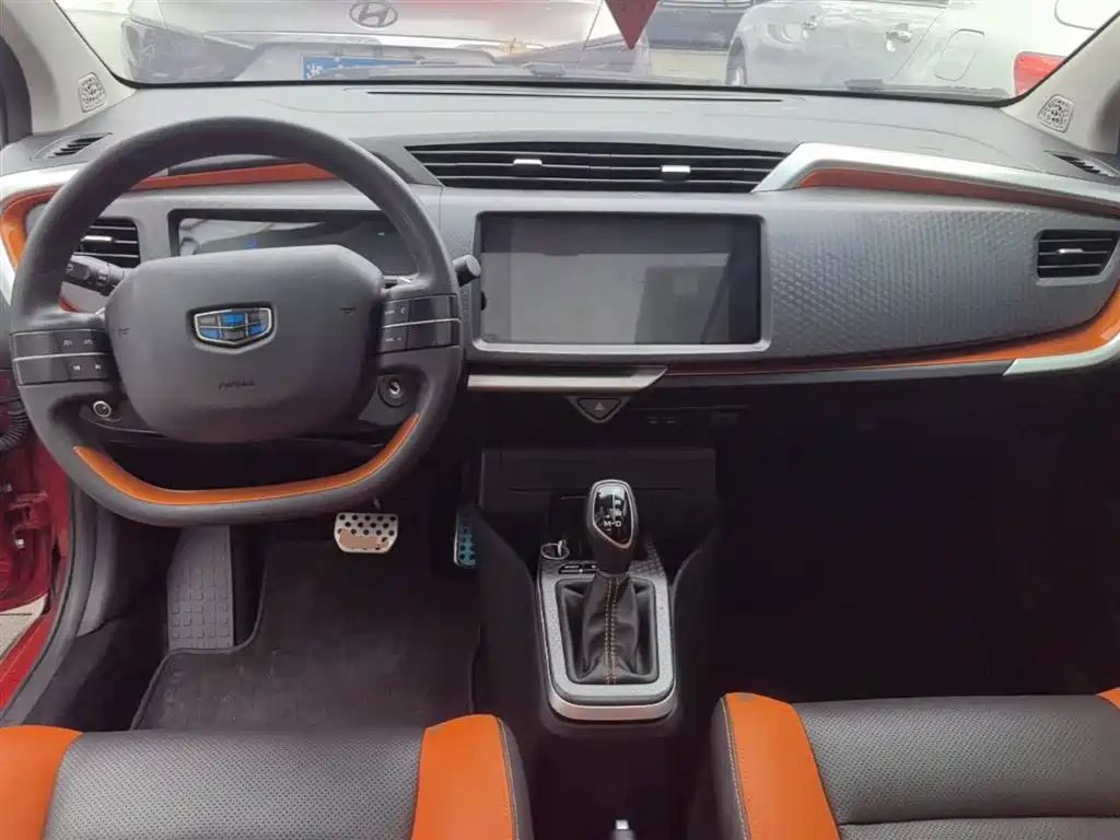 Geely Vision X1 2018 — фото 10