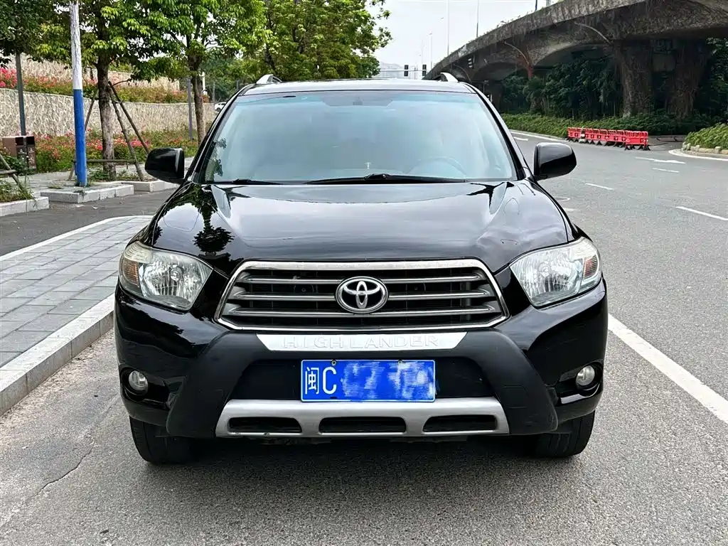 Toyota Highlander 2010 — фото 2