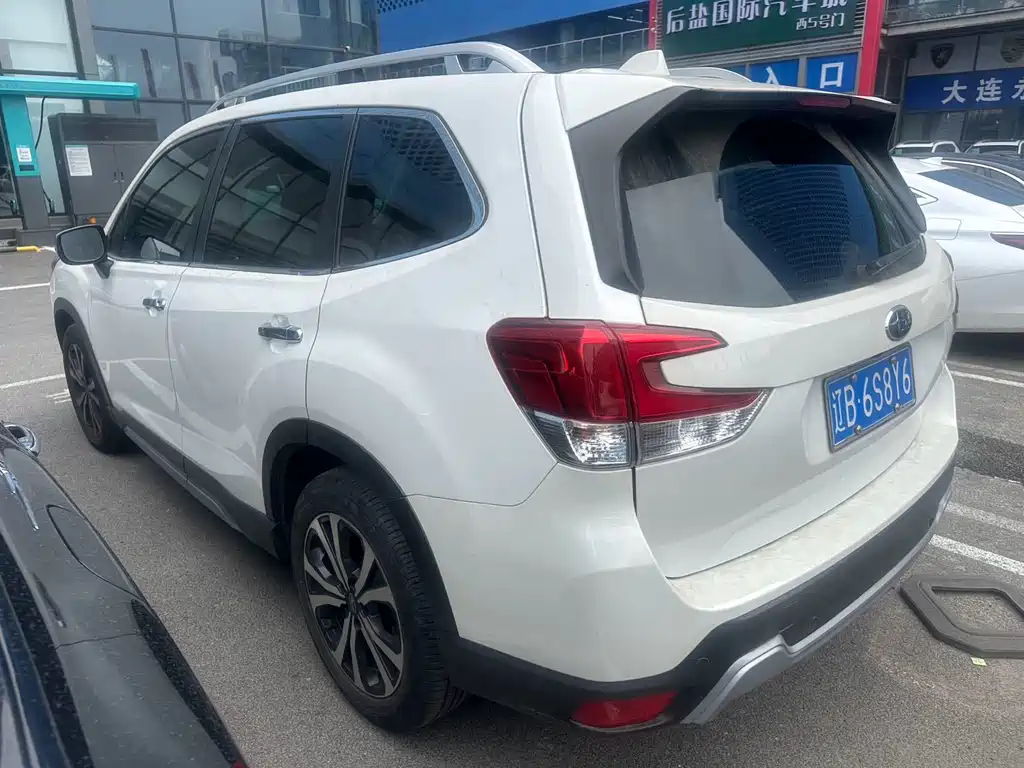 Subaru Forester 2022 — фото 10