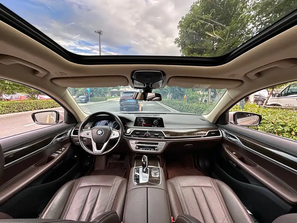 BMW 7 Series 2017 — фото 10