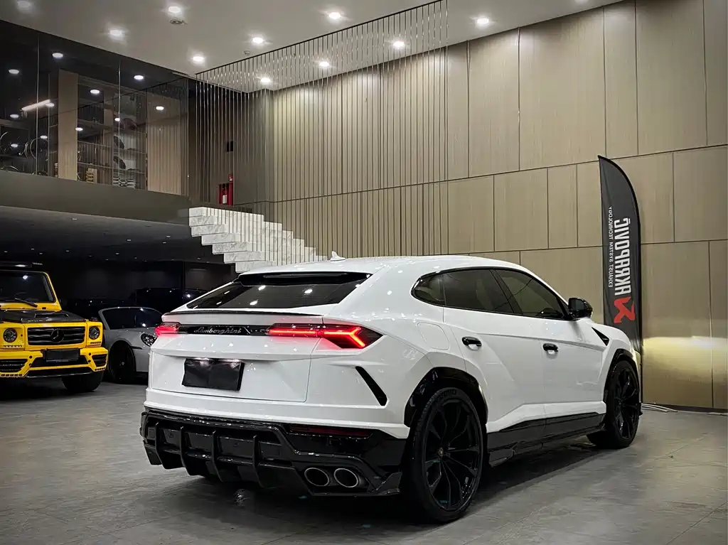 Lamborghini Urus 2020 — фото 22