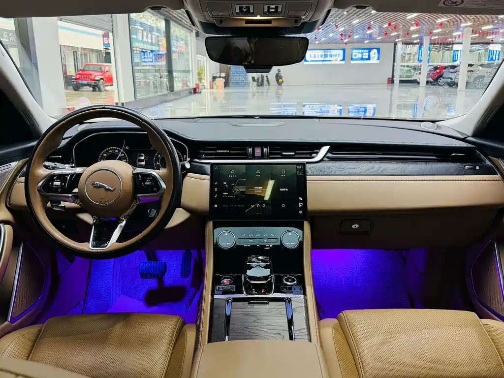 Jaguar XFL 2025 — фото 15