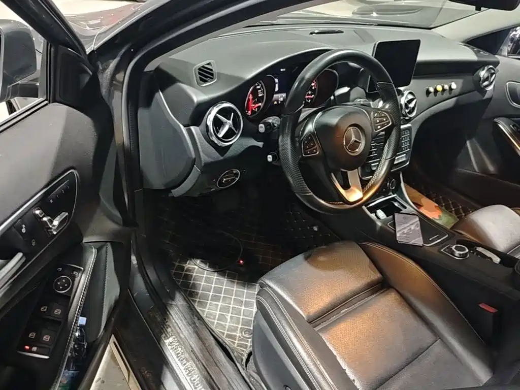 Mercedes-Benz GLA 2018 — фото 16