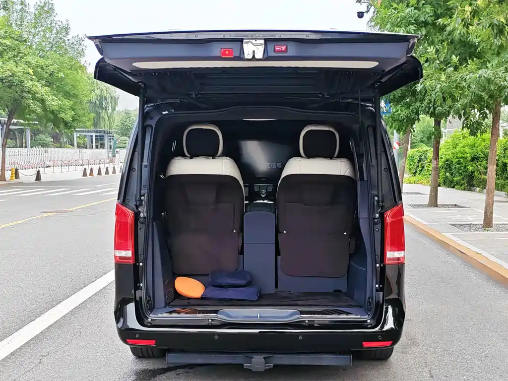 Mercedes-Benz V-Class 2022 — фото 22