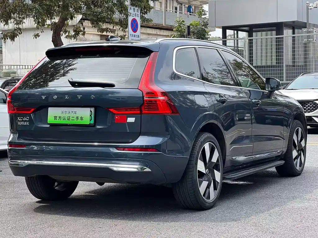 Volvo XC60 PHEV 2023 — фото 8