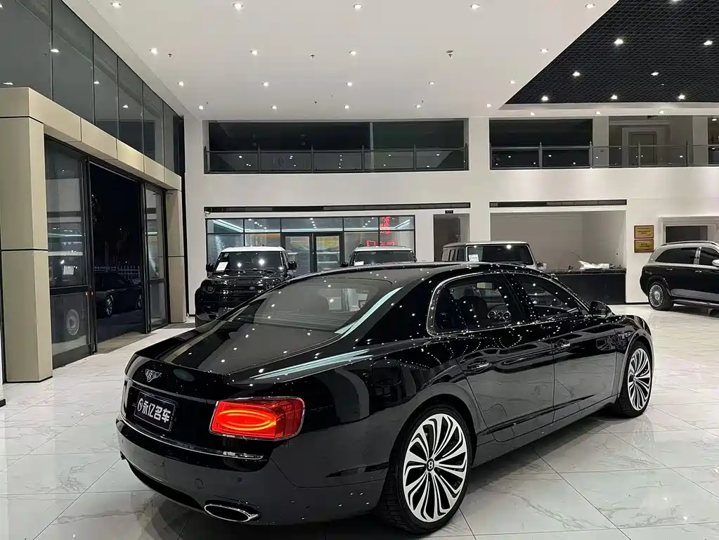 Bentley Flying Spur 2014 — фото 18