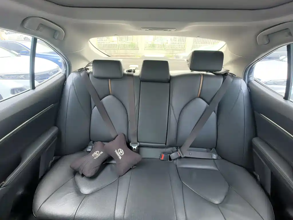 Toyota Camry 2022 — фото 17