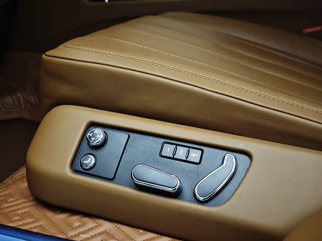 Bentley Flying Spur 2015 — фото 37