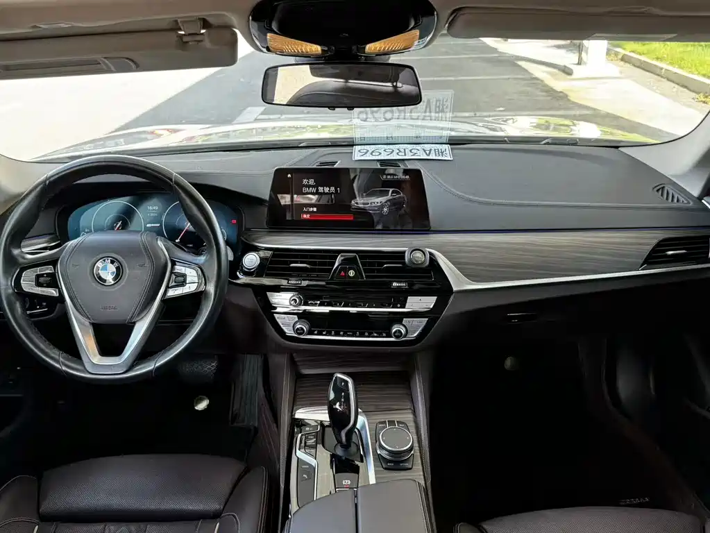 BMW 5 Series New Energy 2019 — фото 11