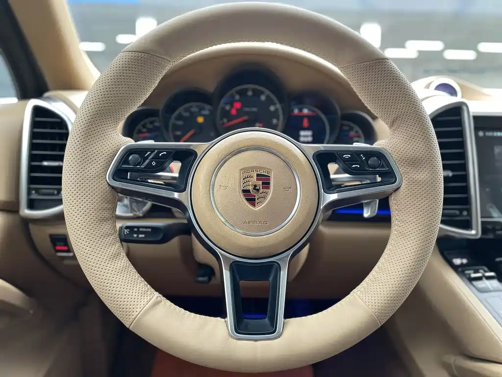 Porsche Cayenne 2016 — фото 8