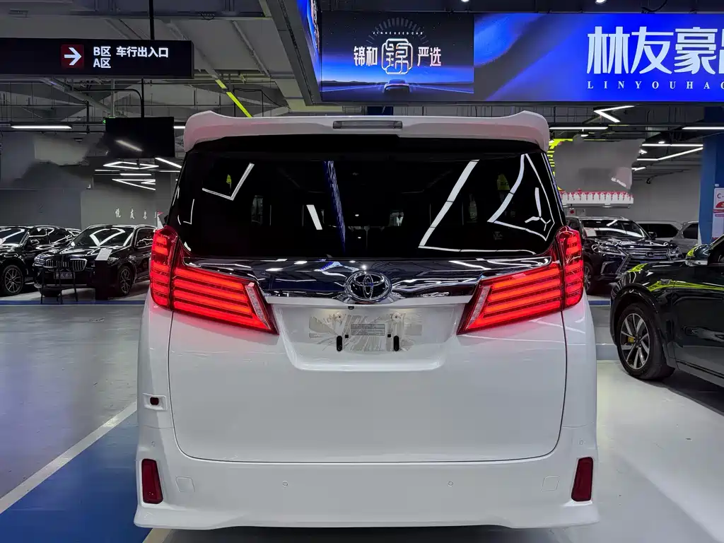 Toyota Alphard 2018 — фото 5